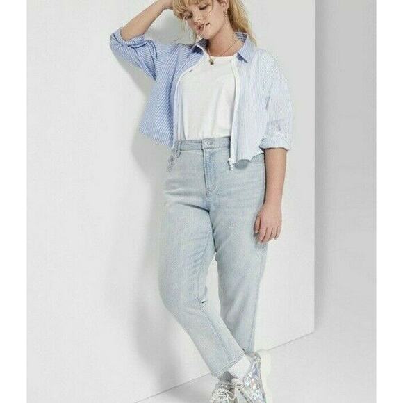 New Wild Fable Sz 18 High Rise Mom Jeans Light Wash Distressed Ankles NWT - Picture 1 of 7